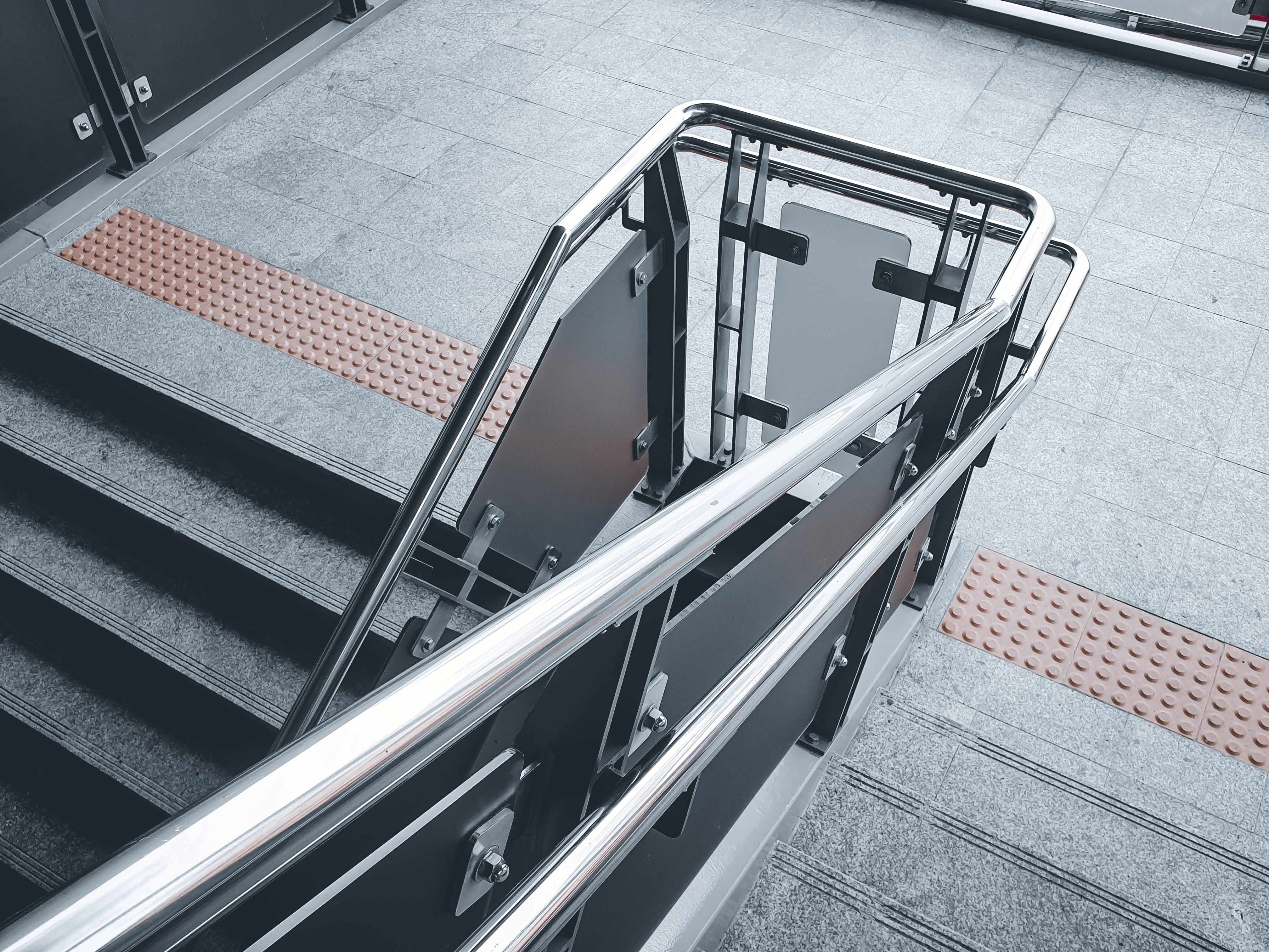 stainless,steel,railing,at,station.,fall,protection.